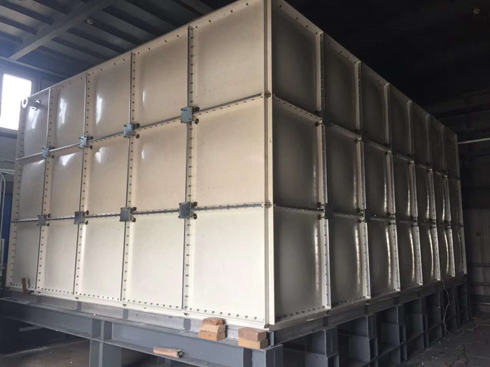 玻璃鋼水箱a.jpg 玻璃鋼水箱a.jpg